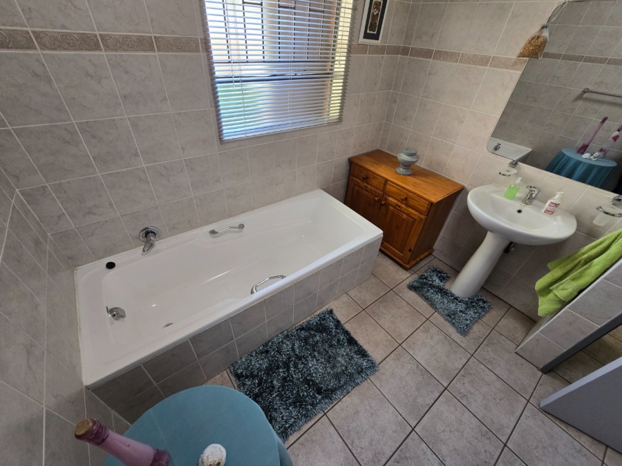 8 Bedroom Property for Sale in Grimbeeck Park North West
